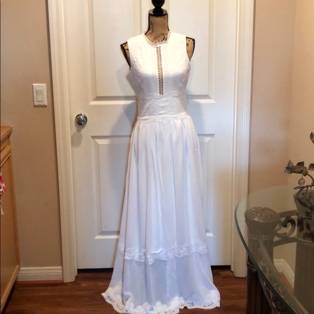 LAST ONE🌸white maxi dress - Picture 4 of 8